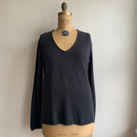 Old Navy Charcoal Gray V Neckline Sweater sz XL PW14 - Picture 1 of 6